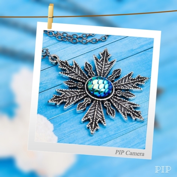 Mermaid Scale Snowflake Necklace - Picture 1 of 3